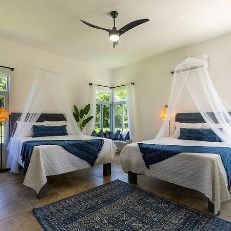 Ivy'S Cove Beach Side Condo - Luxury Villa Уайтхаус Экстерьер фото