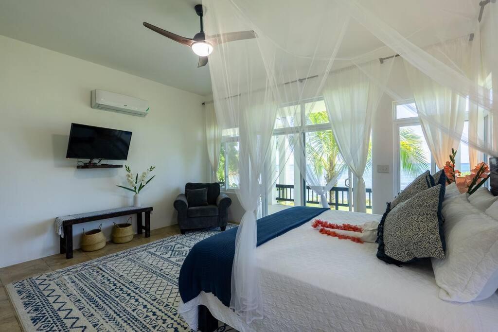 Ivy'S Cove Beach Side Condo - Luxury Villa Уайтхаус Экстерьер фото